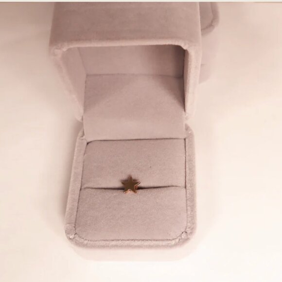 18k Yellow Gold Star Watch Charm - Picture 2 of 5